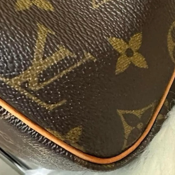 Louis Vuitton Speedy 30 👜 in Classic Monogram - Picture 15 of 16